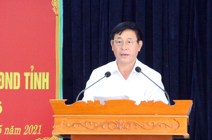 Ông Nguyễn Xuân Tuyến, Phó Chủ tịch chuyên trách Hội Luật gia tỉnh trình bày chương trình hành động 