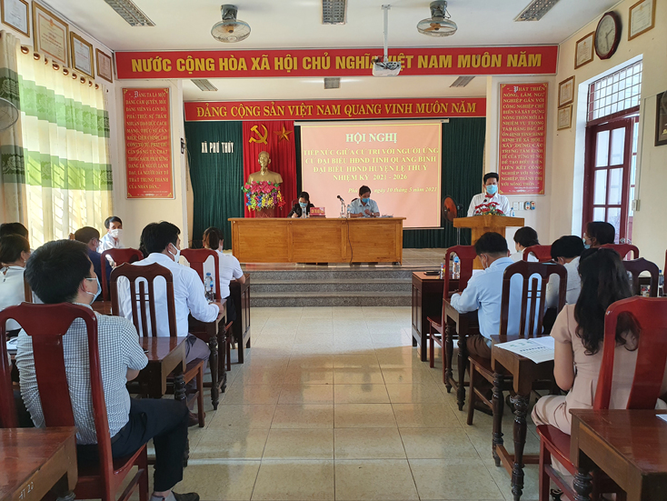 Toàn cảnh hội nghị tiếp xúc cử tri tại xã Phú Thủy