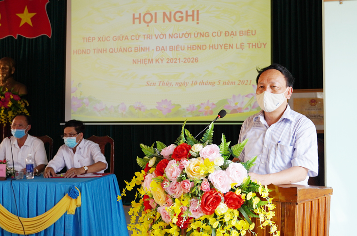 Ông Trần Hải Châu, Phó Bí thư Thường trực Tỉnh ủy, Chủ tịch HĐND tỉnh báo cáo chương trình hành động trước cử tri huyện Lệ Thủy.