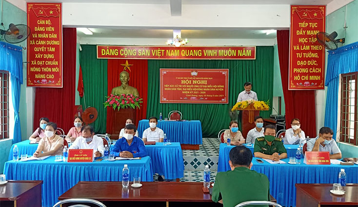 Các ứng cử đại biểu HĐND tỉnh và huyện tại buổi tiếp xúc cử tri ở xã Cảnh Dương