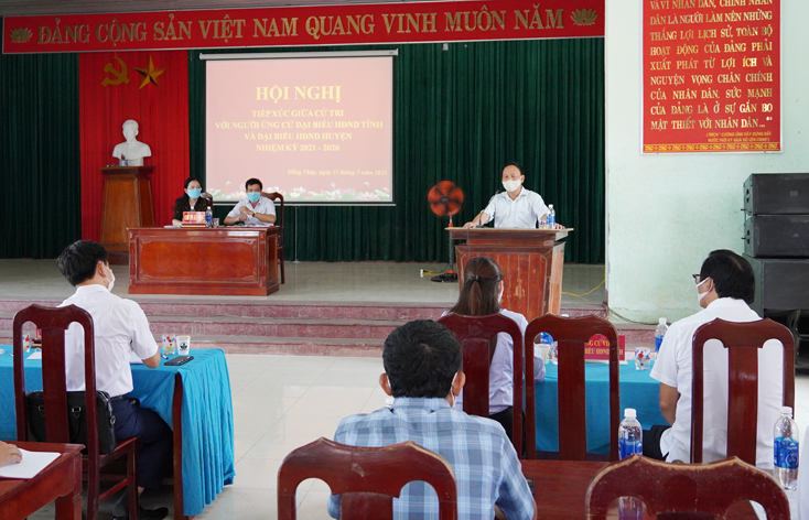Ông Trần Hải Châu, Phó Bí thư Thường trực Tỉnh ủy, Chủ tịch HĐND tỉnh thay mặt các ứng cử viên tiếp thu những ý kiến trao đổi của cử tri.
