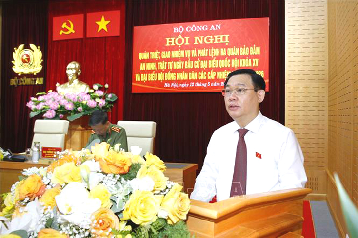Chủ tịch Quốc hội Vương Đình Huệ phát biểu chỉ đạo Hội nghị.