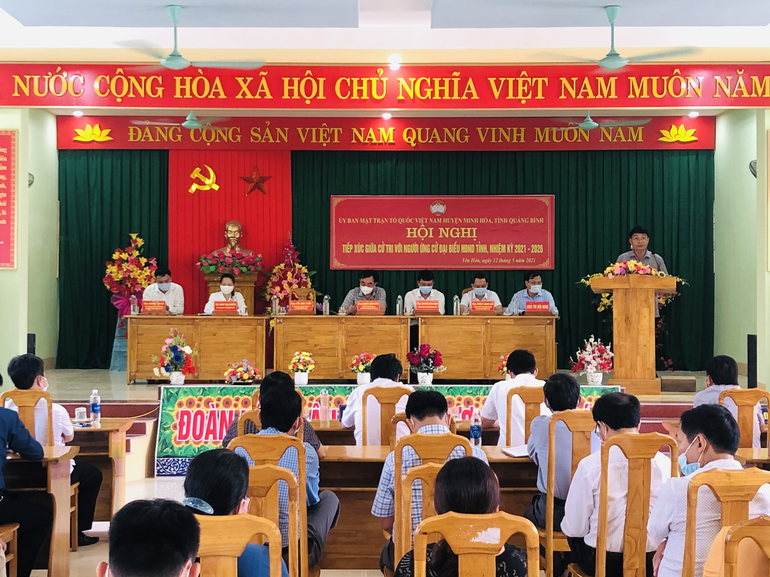 Toàn cảnh hội nghị TXCT tại xã Yên Hóa của các ứng cử viên HĐND tỉnh.