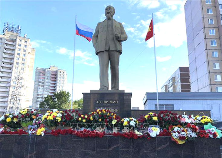 Tượng đài Bác Hồ ở quảng trường mang tên Bác ở thành phố Ulianovsk - quê hương của Lenin. Ảnh minh họa: Tâm Hằng/Pv TTXVN tại LB Nga