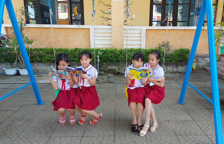 Đọc sách đã trở thành thói quen của học sinh Trường tiểu học số 2 Đồng Sơn. 