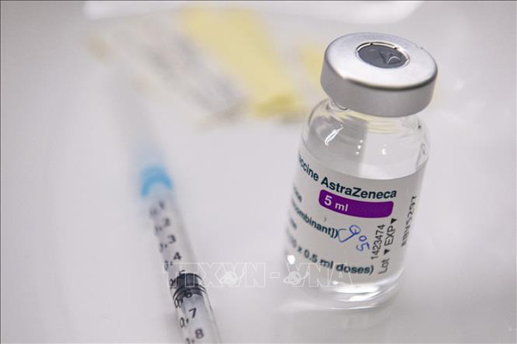 Vaccine phòng COVID-19 của hãng AstraZeneca. Ảnh: AFP/TTXVN