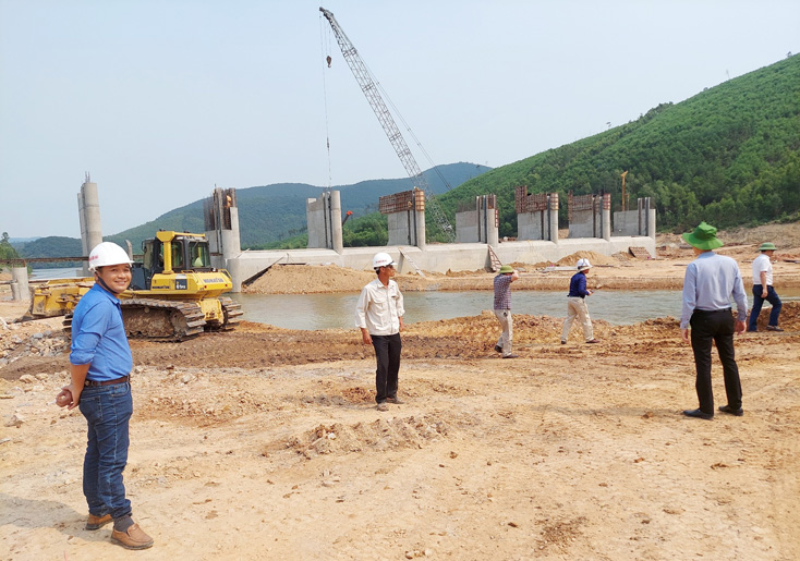 Trên công trường thi công dự án hệ thống thủy lợi Rào Nan do Tập đoàn Sơn Hải đảm nhận.