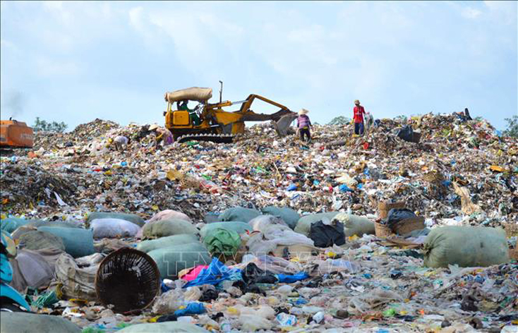 Rác thải nhựa hiện là thách thức lớn đối với môi trường sống. Ảnh minh họa: Huỳnh Thế Anh/TTXVN