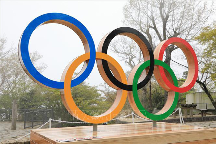 Biểu tượng Olympic tại thủ đô Tokyo, Nhật Bản ngày 14-4-2021. Ảnh: THX/TTXVN