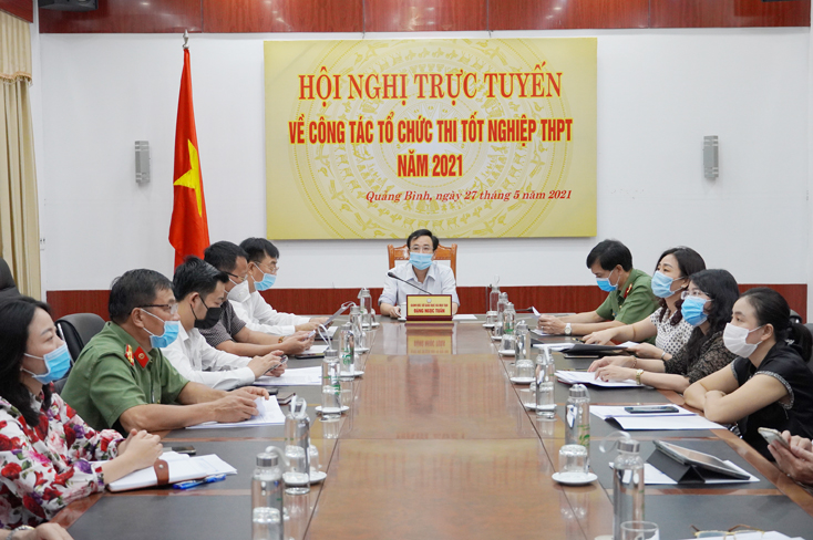Giám đốc Sở GD-ĐT Đặng Ngọc Tuấn chủ trì hội nghị tại điểm cầu Quảng Bình.