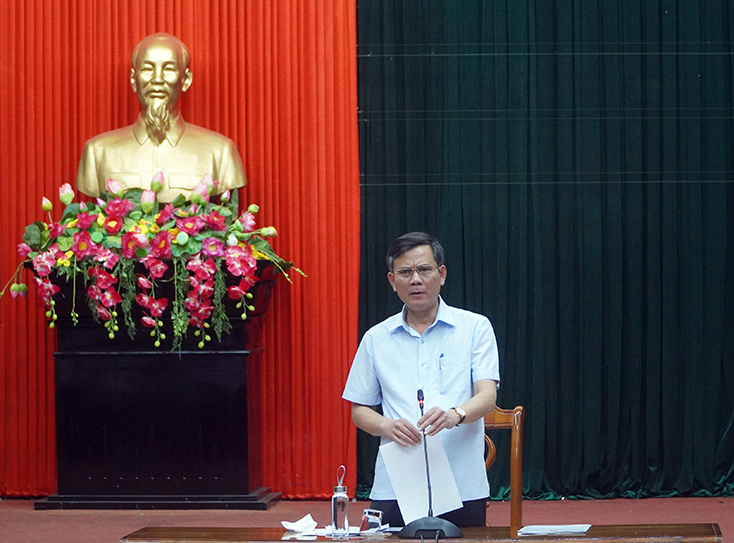 Đồng chí Trần Thắng, Phó Bí thư Tỉnh ủy, Chủ tichh UBND, Chủ tịch UBBC tỉnh phát biểu tại hội nghị.