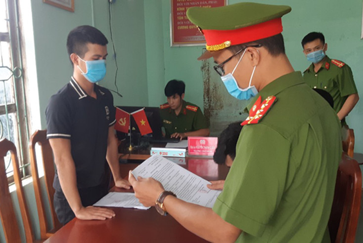 Thi hành lệnh bắt tạm giam đối với đối tượng Phan Văn Đồng.