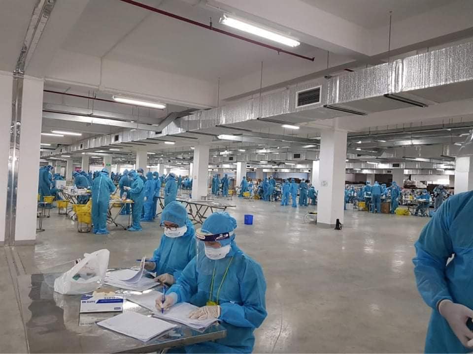 Bắc Giang lấy mẫu xét nghiệm sàng lọc bệnh nhân COVID-19 tại khu công nghiệp. Ảnh: BYT.
