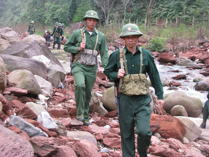 Tuần tra biên giới. Ảnh: Tùy Phong