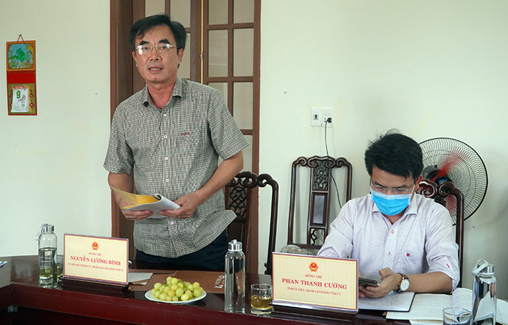 Đồng chí Nguyễn Lương Bình, Ủy viên Ban Thưường vụ, Trưởng ban Nội chinh Tỉnh ủy phát biểu tại buổi làm việc.