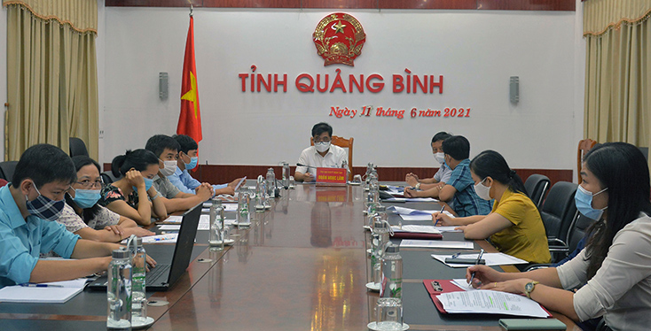 Đồng chí Phó Chủ tịch Thường trực UBND tỉnh Đoàn Ngọc Lâm chủ trì hội nghị trực tuyến tại điểm cầu tỉnh Quảng Bình.