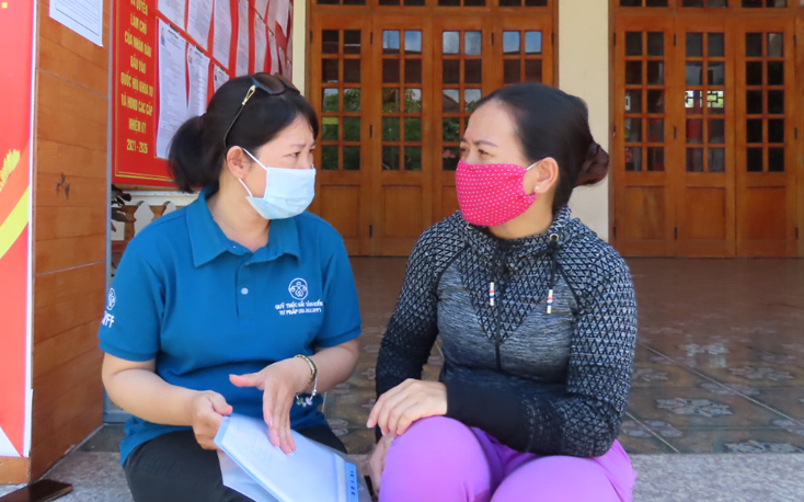 Chị Nguyễn Thị Hoa, một trong những lao động bị lừa khi muốn đi xuất khẩu lao động tâm sự với Quỹ hỗ trợ phụ nữ phát triển.