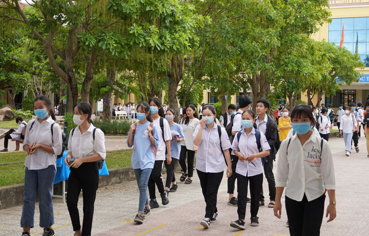 Các thí sinh ở điểm thi Trường THPT chuyên Võ Nguyên Giáp hoàn thành các môn thi trong tâm trạng thoải mái.