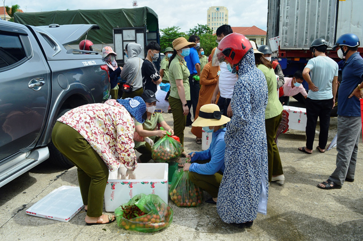 Người dân Quảng Bình chung tay tiêu thụ vải thiều Bắc Giang do Cục QLTT kết nối.
