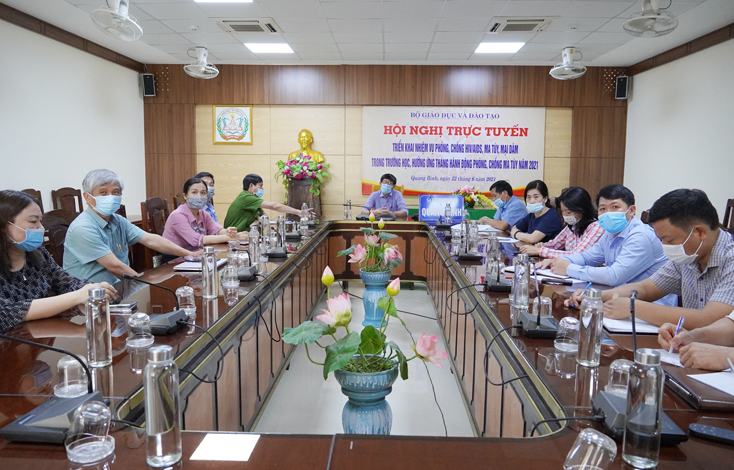 Các đại biểu dự hội nghị tại điểm cầu Sở GD-ĐT tỉnh Quảng Bình