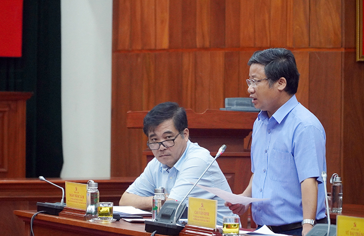 Đồng chí Cao Văn Định, Ủy viên Ban Thường vụ Tỉnh ủy, Trưởng ban Tuyên giáo Tỉnh ủy phát biểu tại hội nghị.