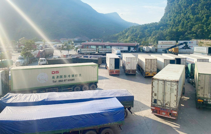 Thu phí sử dụng bến bãi đối với phương tiện vận chuyển hàng hóa qua KKT Cửa khẩu Quốc tế Cha Lo tăng 148% so với cùng kỳ năm 2020.