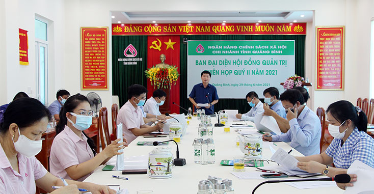 Đại diện Hội đồng quản trị NHCSXH tỉnh thông báo một số chủ trương, chính sách mới