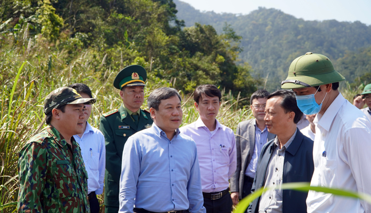 Đồng chí Bí thư Tỉnh ủy Vũ Đại Thắng kiểm tra công tác bảo vệ rừng tại Khu dự trữ thiên nhiên Động Châu - Khe Nước Trong. 