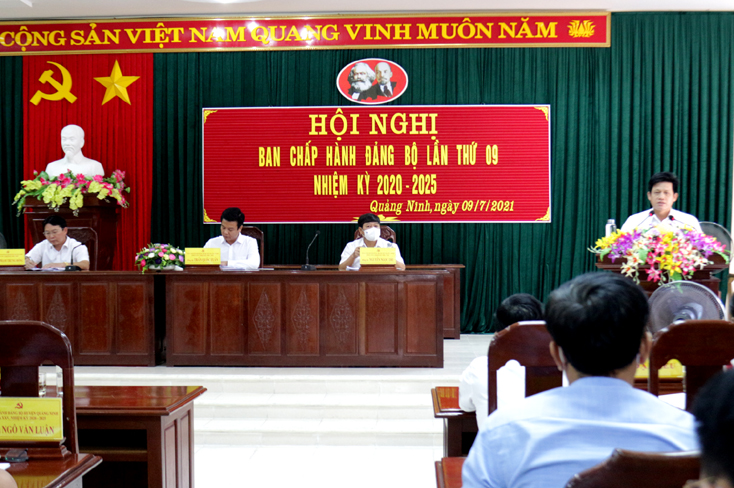 Đồng chí Lê Văn Bảo, Ủy viên ban thường vụ, Trưởng ban Dân vận Tỉnh ủy phát biểu chỉ đạo tại hội nghị.