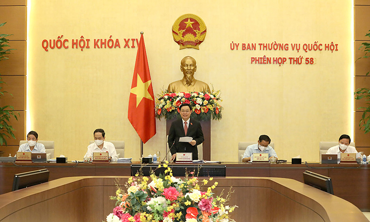 Chủ tịch Quốc hội Vương Đình Huệ phát biểu khai mạc phiên họp. Ảnh: Hồ Long