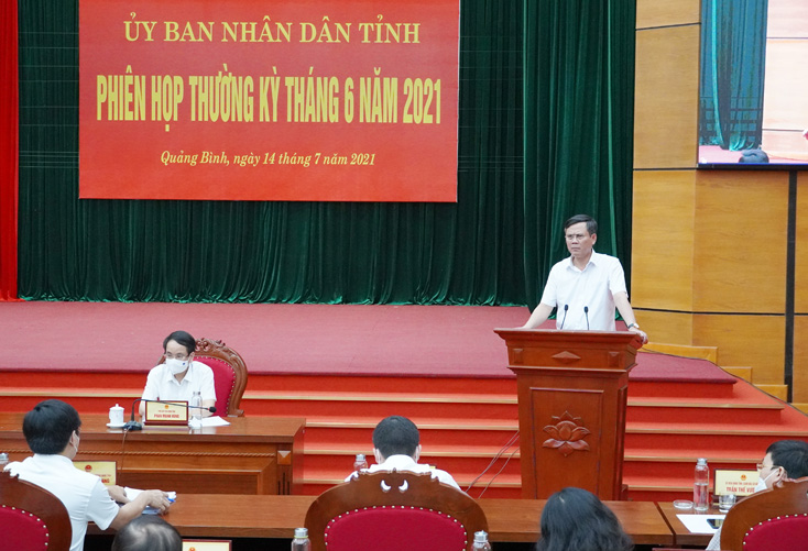 Đồng chí Chủ tịch  UBND tỉnh Trần Thắng phát biểu kết luận phiên họp. 