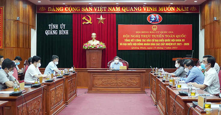 Đồng chí Vũ Đại Thắng, Ủy viên Trung ương Đảng, Bí thư Tỉnh ủy, Trưởng ban chỉ đạo bầu cử tỉnh chủ trì tại điểm cầu tỉnh Quảng Bình.