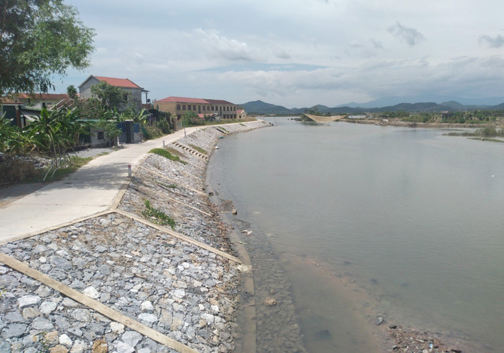 Dự án Nâng cấp hệ thống đê, kè bảo vệ bờ sông các xã bãi ngang, cồn bãi thuộc thị xã Ba Đồn đã giải ngân được 85% nguồn vốn được cấp.
