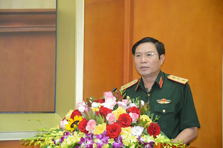 Thượng tướng Nguyễn Tân Cương phát biểu tại hội nghị. 