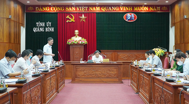 Đồng chí Chủ tịch UBND tỉnh Trần Thắng phát biểu tại buôi làm việc.