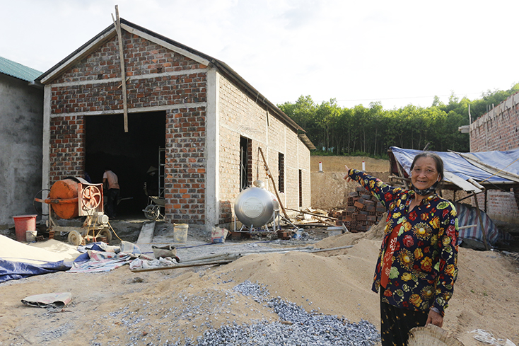 Ngôi nhà của bà Trần Thị Hạnh ở KTĐC thôn Thuận Tiến (xã Thuận Hóa) sắp hoàn thành.