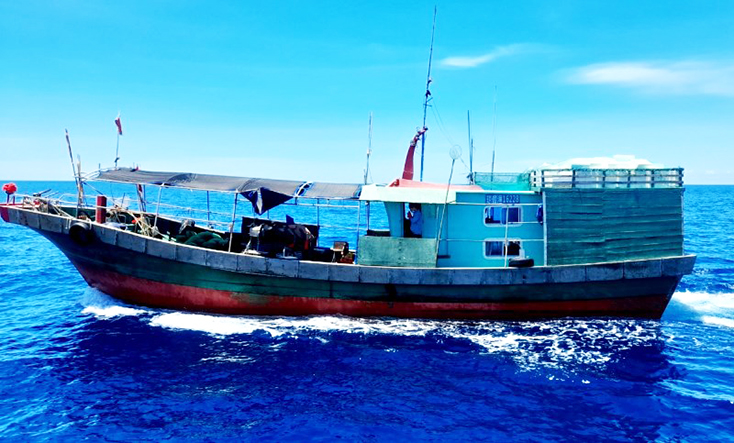 Tàu cá nước ngoài vi phạm vùng biển Việt Nam. 
