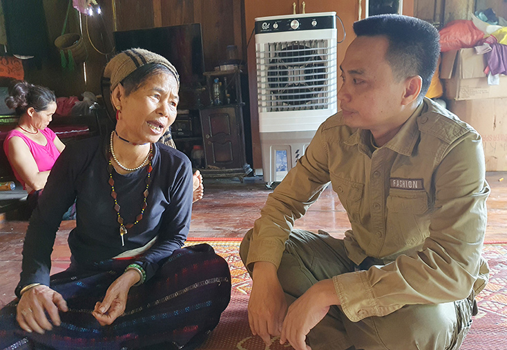 Bà Hồ Thị Hy bức xúc phản ánh sự việc với phóng viên Báo Quảng Bình.