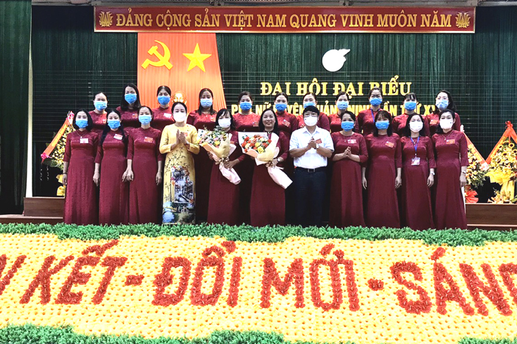 BCH Hội LHPN huyện Quảng Ninh nhiệm kỳ 2021-2026 ra mắt đại hội.
