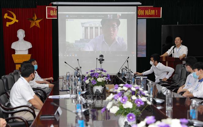  Buổi khai mạc được phát trực tiếp đến điểm cầu Trường THPT chuyên Lê Hồng Phong (TP Hồ Chí Minh). Ảnh: Thanh Tùng/TTXVN