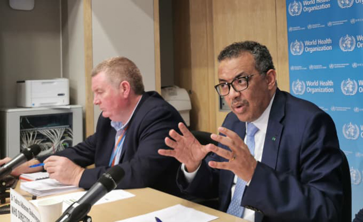 Tổng Giám đốc Tổ chức Y tế Thế giới Tedros Adhanom Ghebreyesus (phải) phát biểu tại một cuộc họp giao ban hàng ngày ở Geneva, Thụy Sĩ. Ảnh: Getty Images