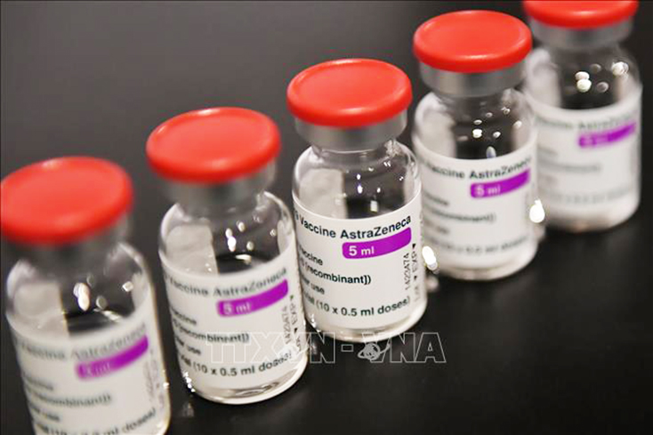 Vaccine ngừa COVID-19 của hãng AstraZeneca. Ảnh: PAP/TTXVN