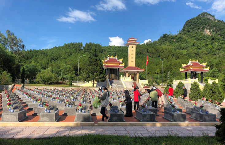 Nghĩa trang liệt sỹ huyện Minh Hóa vừa được tôn tạo khang trang.