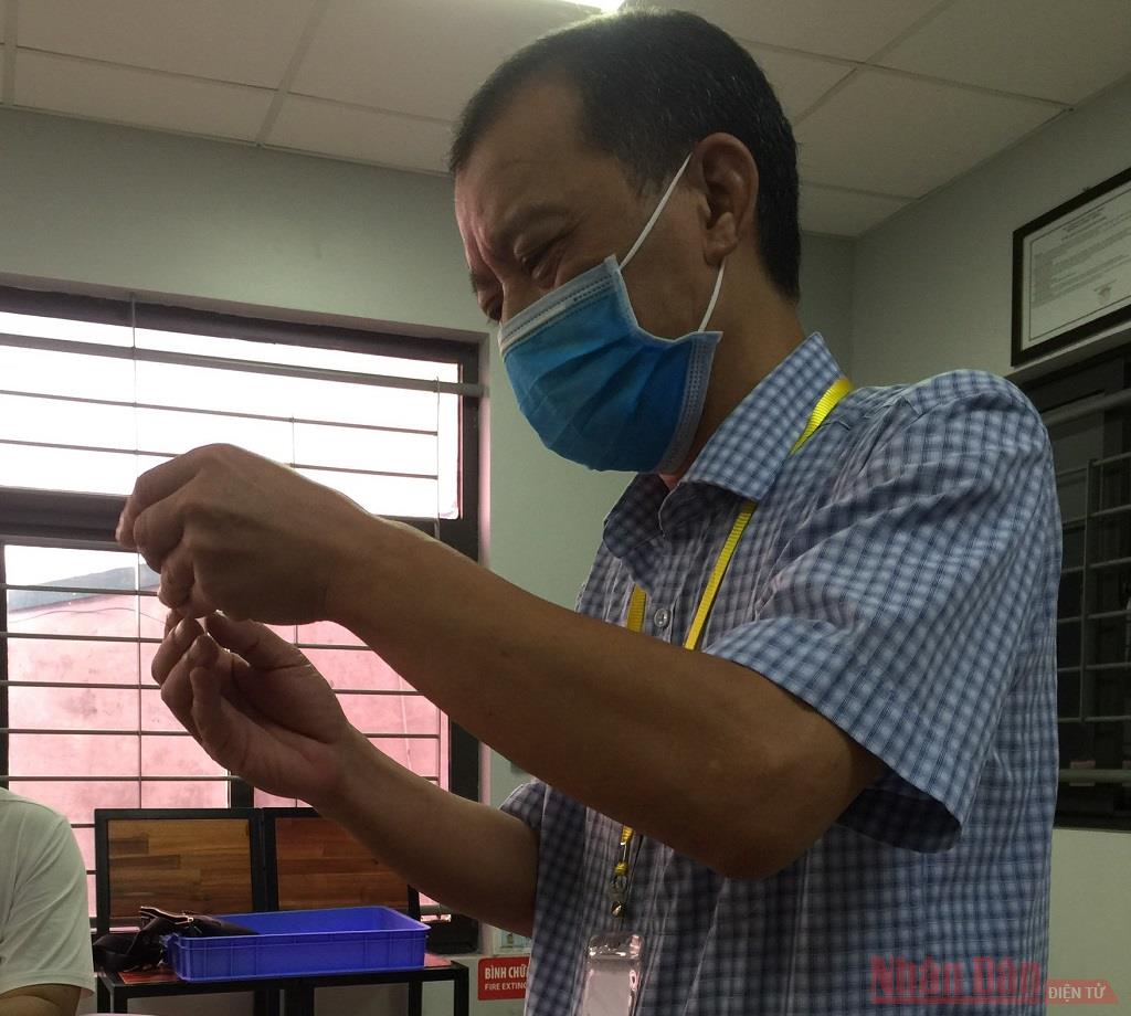  Giám đốc công ty TNHH Medicon Đào Đình Khôi, cũng là nhà khoa học Việt Nam đầu tiên phát triển thành công test nhanh kháng thể và kháng nguyên virus SARS-CoV-2.