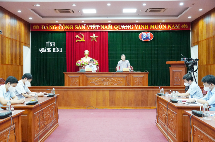 Đồng chí Bí thư Tỉnh ủy Vũ Đại Thắng phát biểu chỉ đạo tại cuộc họp.
