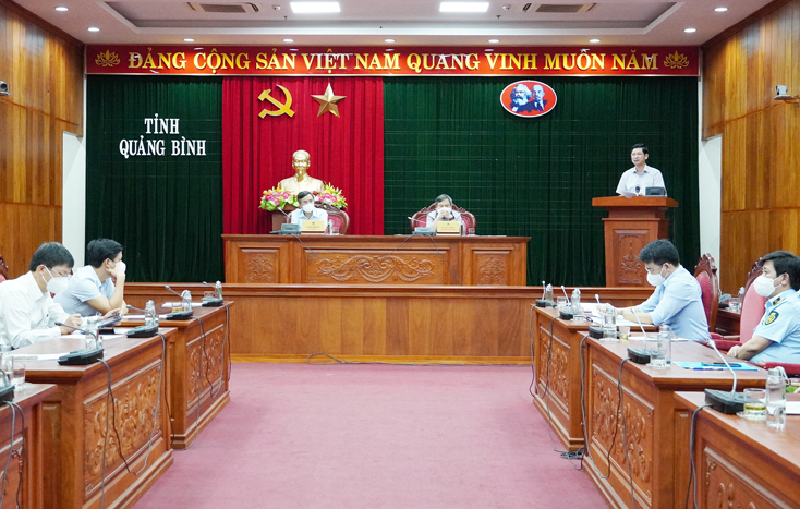 Đồng chí Phó Chủ tịch UBND tỉnh Hồ An Phong phát biểu tại cuộc họp.