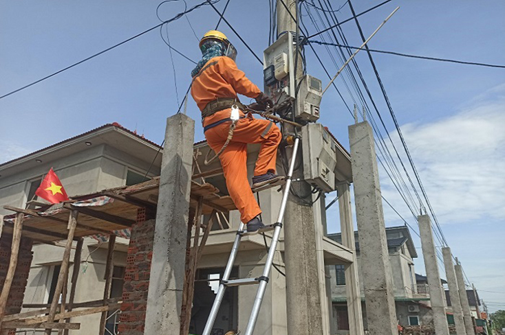 Quảng Ninh: Kiểm soát sản lượng điện bất thường cho khách hàng
