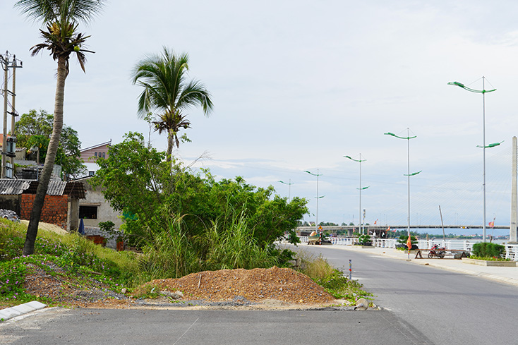 Nhiều hộ hộ dân trên địa bàn xã Bảo Ninh chưa đồng ý nhận tiền và bàn giao mặt bằng dẫn đến dự án không hoàn thành đúng thời hạn.