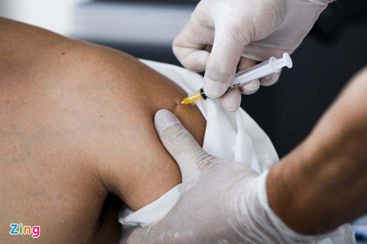 Bộ Y tế yêu cầu các địa phương đẩy nhanh tốc độ tiêm chủng vaccine ngừa Covid-19. Ảnh: Thạch Thảo.