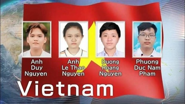 Đội tuyển Việt Nam gồm 4 thí sinh dự thi trực tuyến tại Trường Đại học Sư phạm Hà Nội, đã mang về 3 huy chương Vàng và 1 huy chương Bạc. (Ảnh: TTXVN)